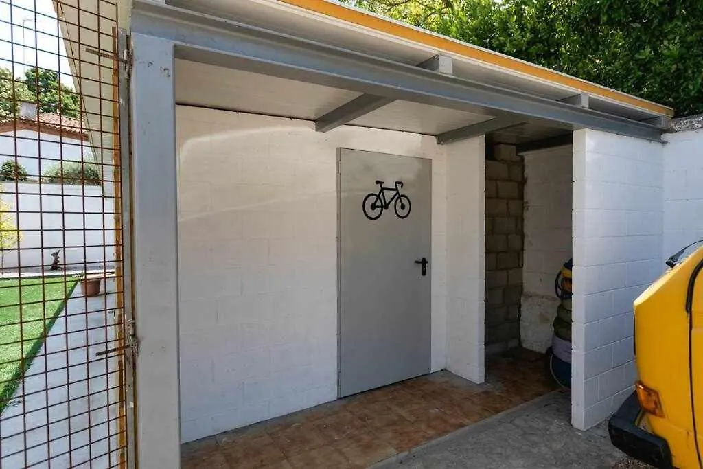 Newly Renovated Room W Pool & Bikeparking Χιρόνα Πανσιόν