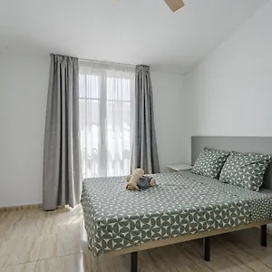 https://hostel-el-trebol-aeropuerto-sur.in-canary-islands.com