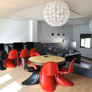  Hostal Equity Point Hostel Girona