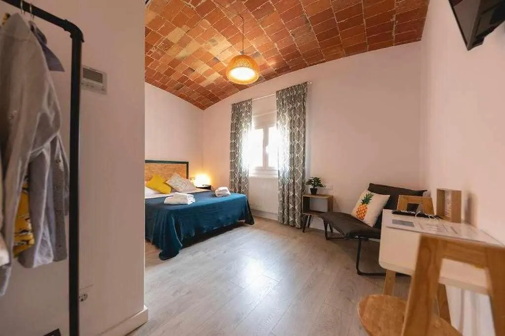 Newly Renovated Room W Pool & Bikeparking Gerona Gasthof